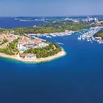 1 Bedroom Gorgeous In Appartement Pula