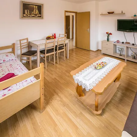 Appartement Confortable À Pula Avec Piscine