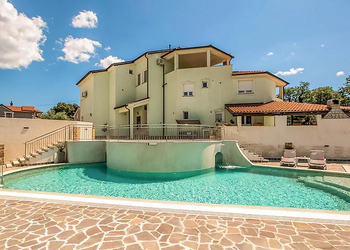 1 Bedroom Gorgeous Apartment In Pula Appartement *