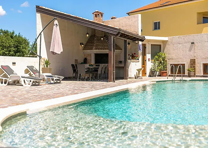 1 Bedroom Gorgeous Apartment In Pula Appartement *